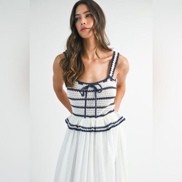 Elegant White Maxi Crochet Dress - Picture 10 of 11